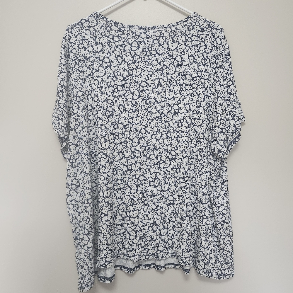 Old Navy Luxe Short Sleeve T-Shirt Bundle Navy Floral Navy Stripes Womens 2x - Picture 4 of 8